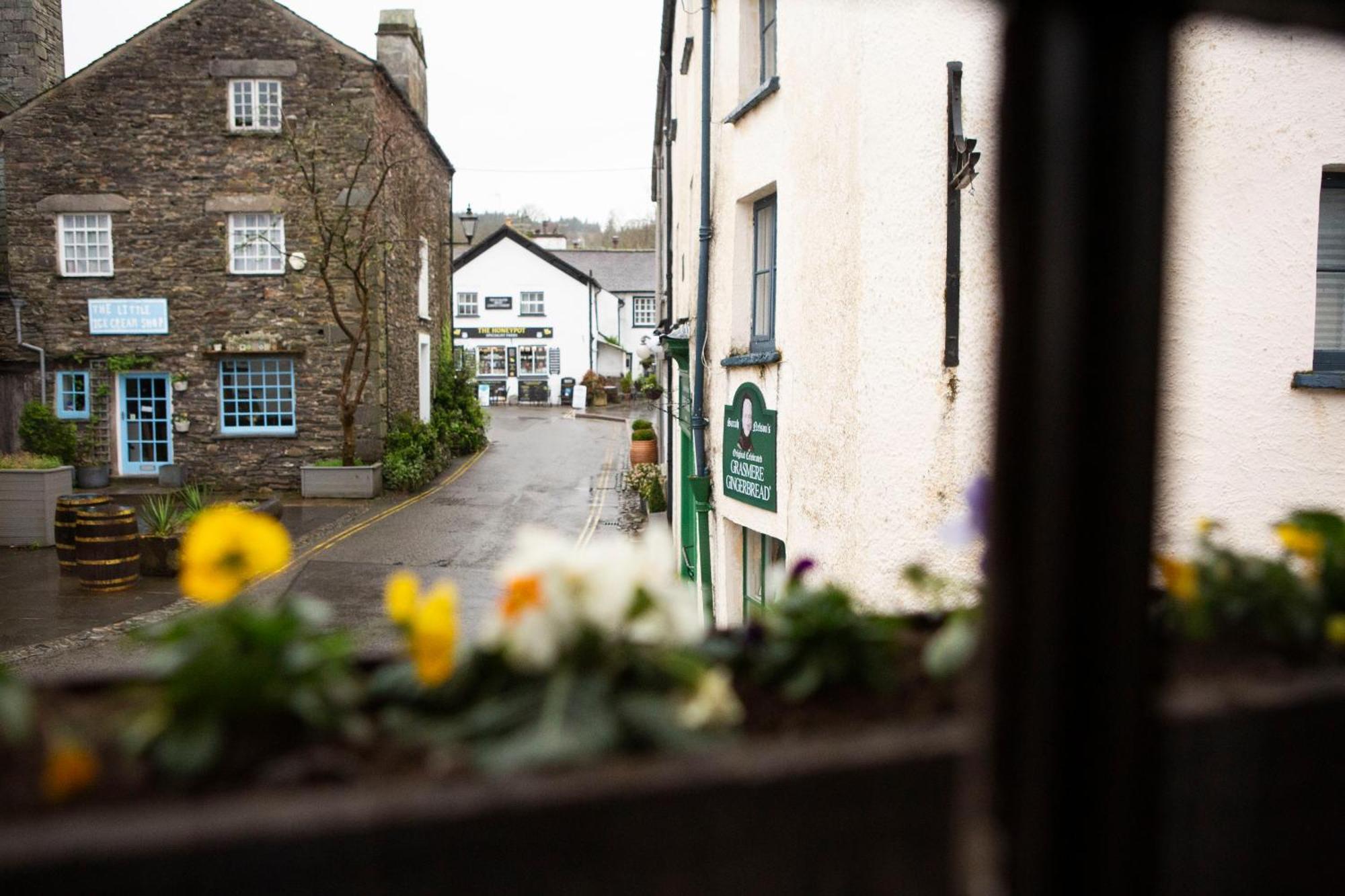 Queens Head Inn & Restaurant Hawkshead Exterior photo